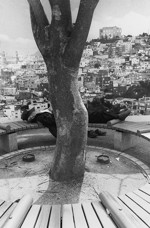 ⓒ 강용석, 부산역, Gelatin Silver Print, 50.8x40.6cm, 20152.jpg