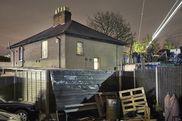 ⓒ김신욱, Hatton cross backyard, Archival Pigment Print,  2016.jpg