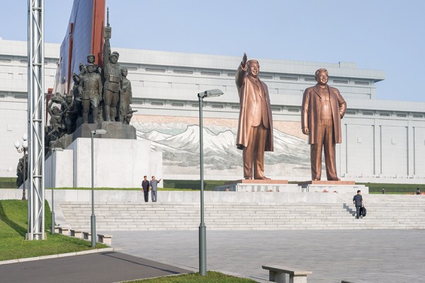3. ⓒRoman Bezjak, Pyongyang, Mansudae Grand Monument, 2012, Inkjet Print, 100x123.5cm.jpg