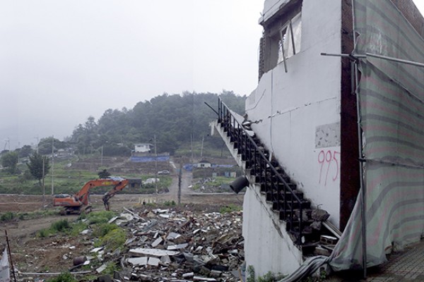 사라지다 - 계단 Digital Photoprint,90x220cm, 2009.jpg