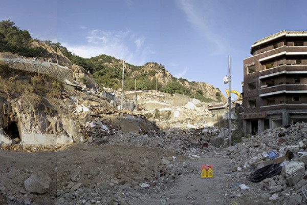 미키네 집 - 철거Digital Photo  Print,100x240cm, 2005-6.jpg